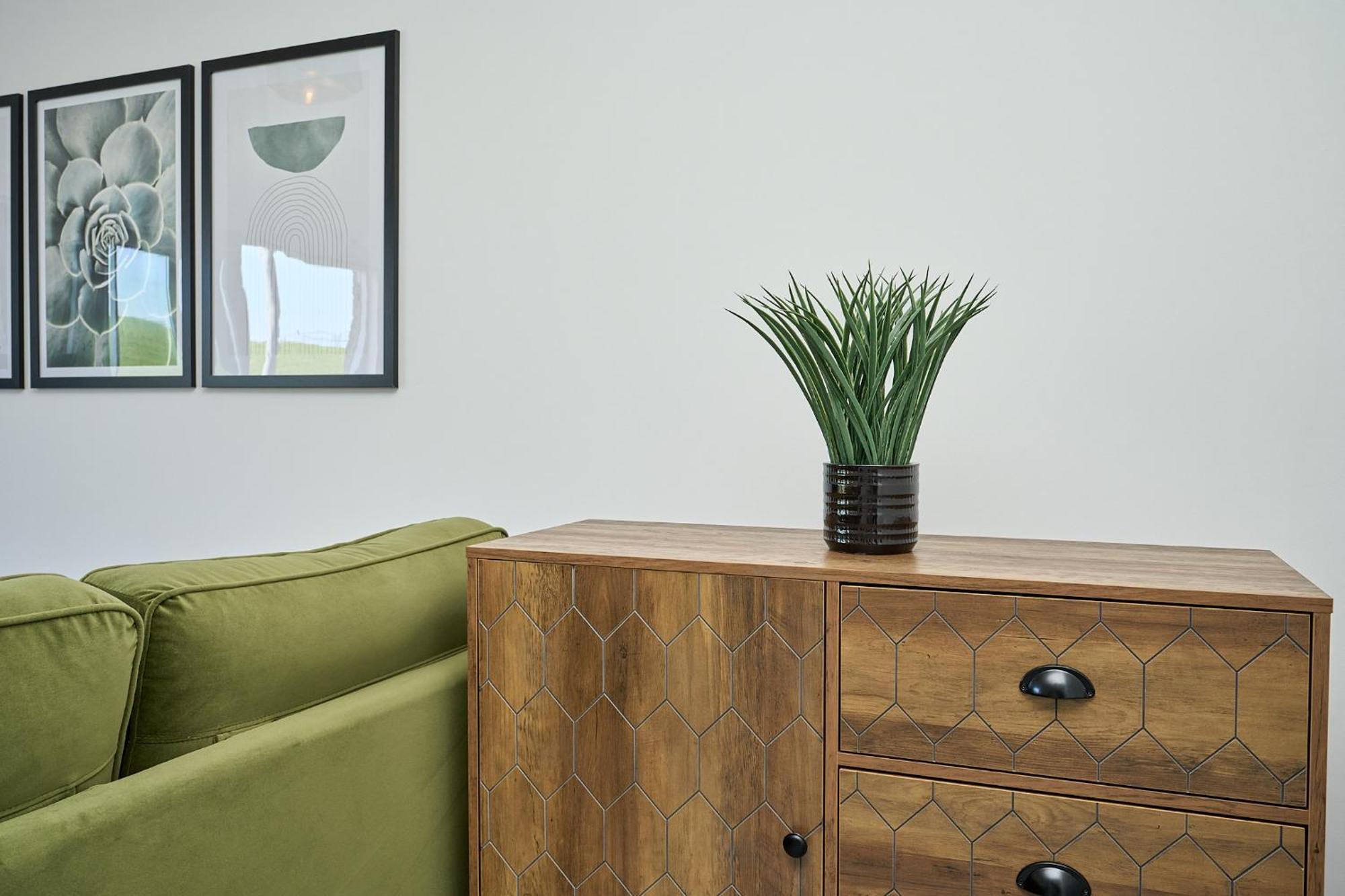 Spacious 1 Bed Apt - Stunning Views & Private Parking - 5 Mins To Beach - Dog Friendly - Close To Ventnor, Shanklin & Sandown - Ideal For Friends, Families & Business Travellers - Sleeps Up To 4 Guests - Managed By "Greenstay Serviced Accommodation" Bonchurch Kültér fotó