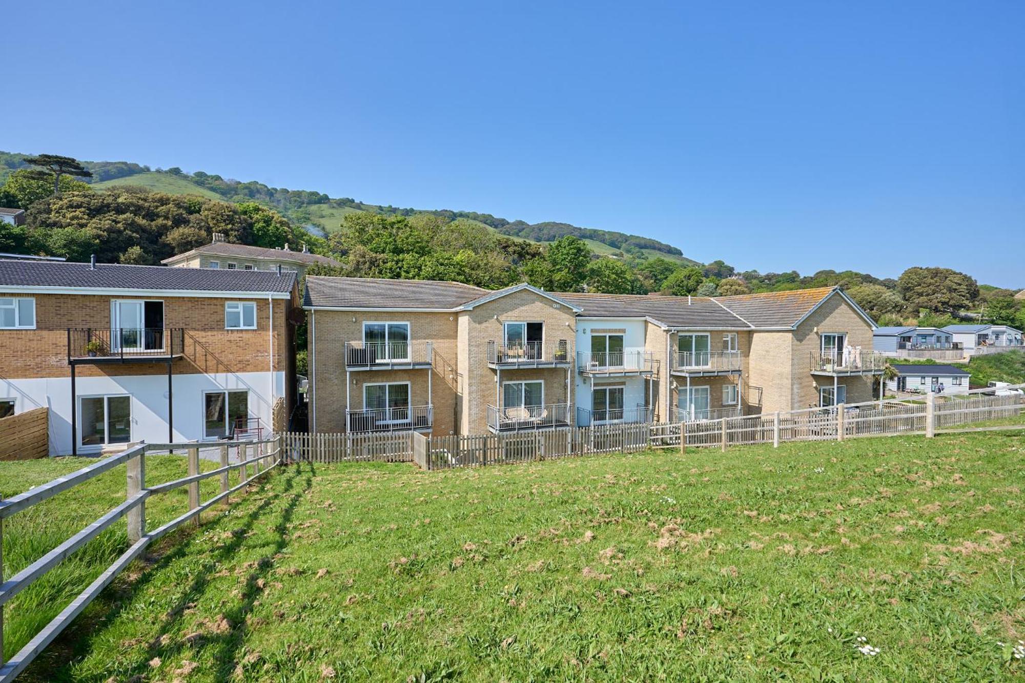 Spacious 1 Bed Apt - Stunning Views & Private Parking - 5 Mins To Beach - Dog Friendly - Close To Ventnor, Shanklin & Sandown - Ideal For Friends, Families & Business Travellers - Sleeps Up To 4 Guests - Managed By "Greenstay Serviced Accommodation" Bonchurch Kültér fotó